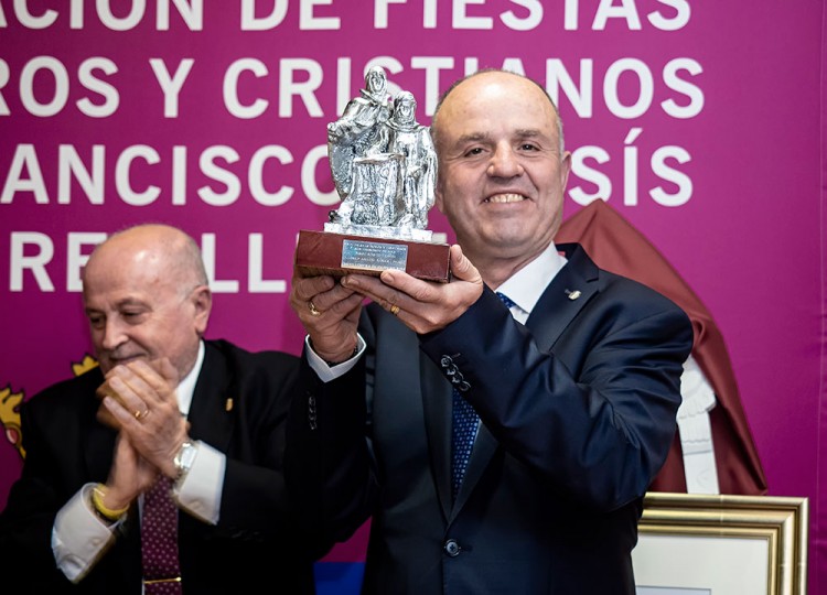 Entrega del título de Asociado de Honor a Josep Antoni Aznar
